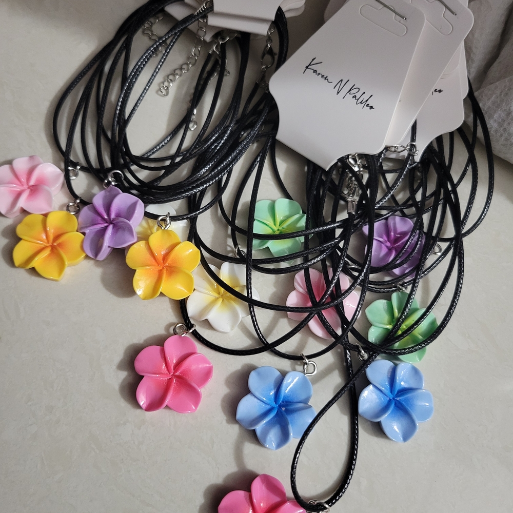 Black Floral Pendant Necklace Set